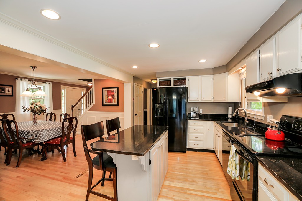 86 Bicknell Road Billerica, MA 01821 - Photo 3 of 20 Gallery Image 3