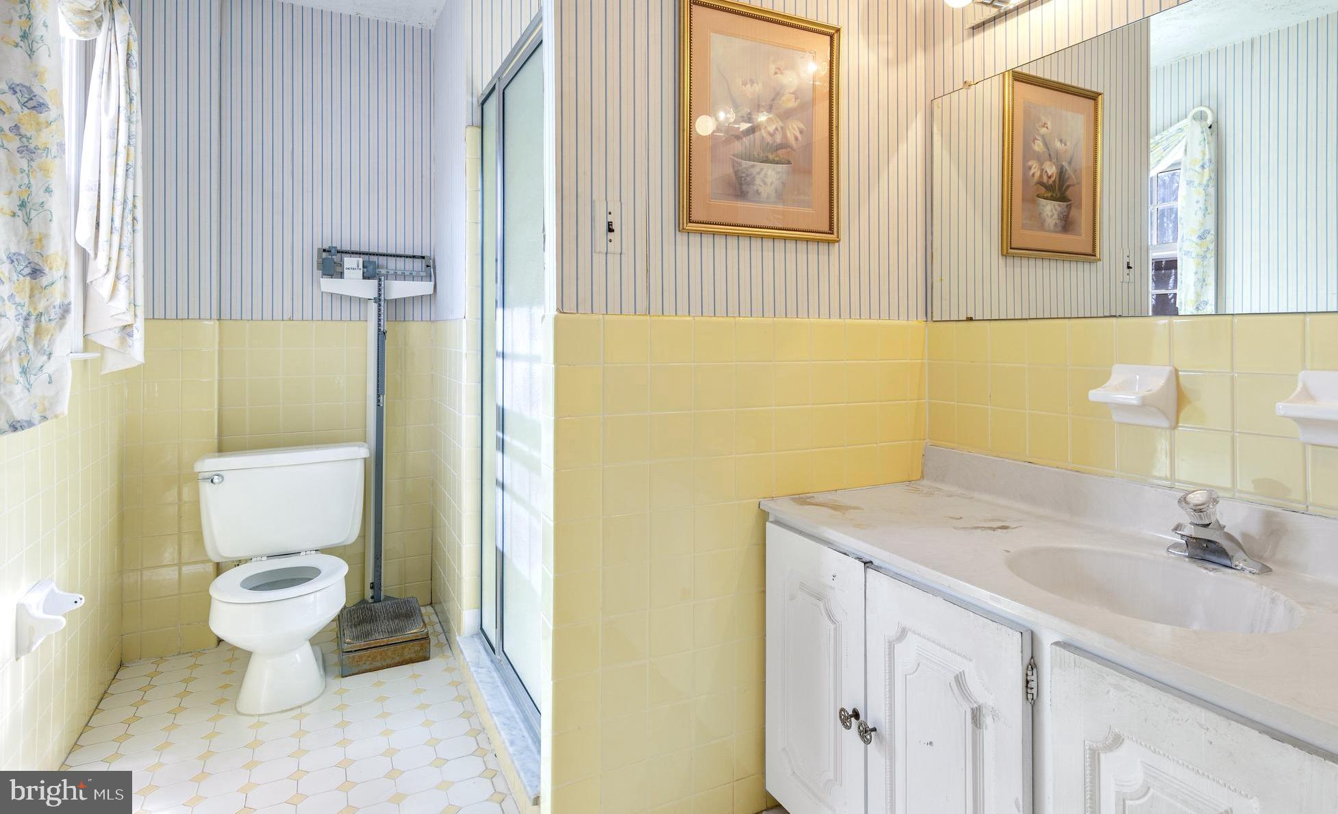828 Hunt Road Newtown Square, PA 19073 - Photo 14 of 23 Ensuite Bath
