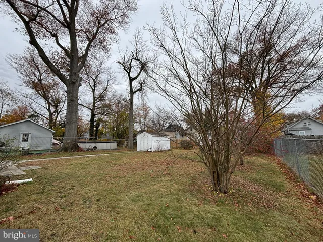 a view of a yard with a tree