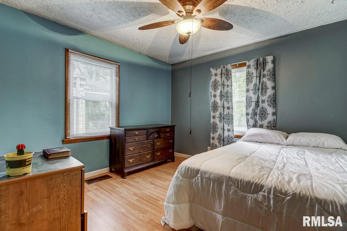 2216 Montgomery Lane Springfield, IL 62703 - Photo 3 of 31 Gallery Image 3