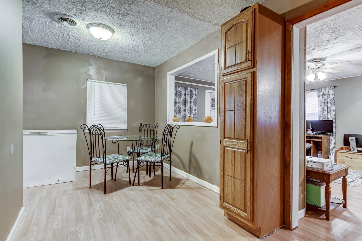 2216 Montgomery Lane Springfield, IL 62703 - Photo 8 of 31 Gallery Image 8