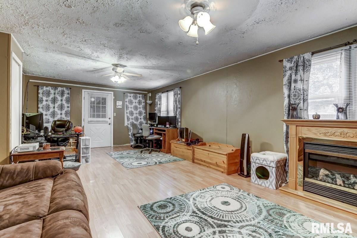 2216 Montgomery Lane Springfield, IL 62703 - Photo 9 of 31 Gallery Image 9