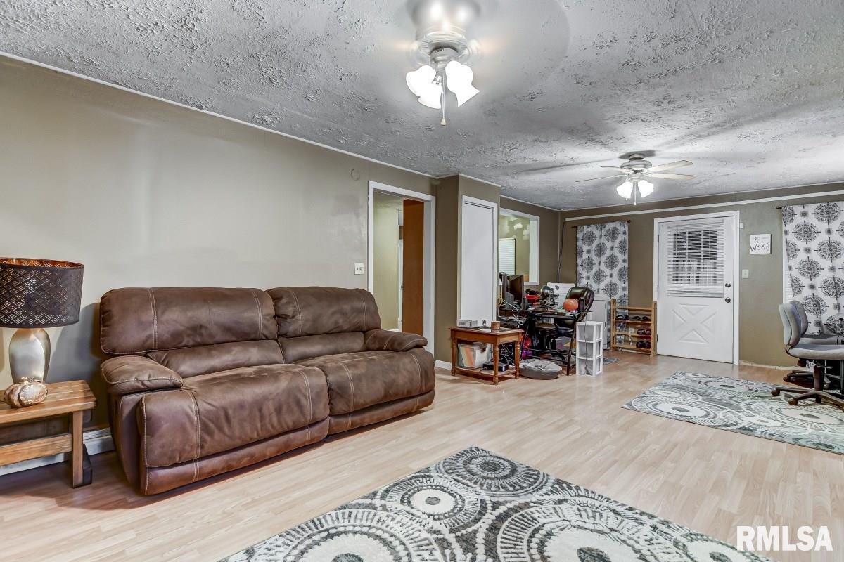 2216 Montgomery Lane Springfield, IL 62703 - Photo 10 of 31 Gallery Image 10