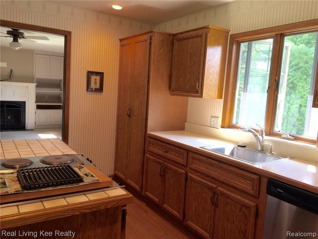 3186 Norton Lawn Street Rochester, MI 48307 - Photo 8 of 26 kit4.jpg
