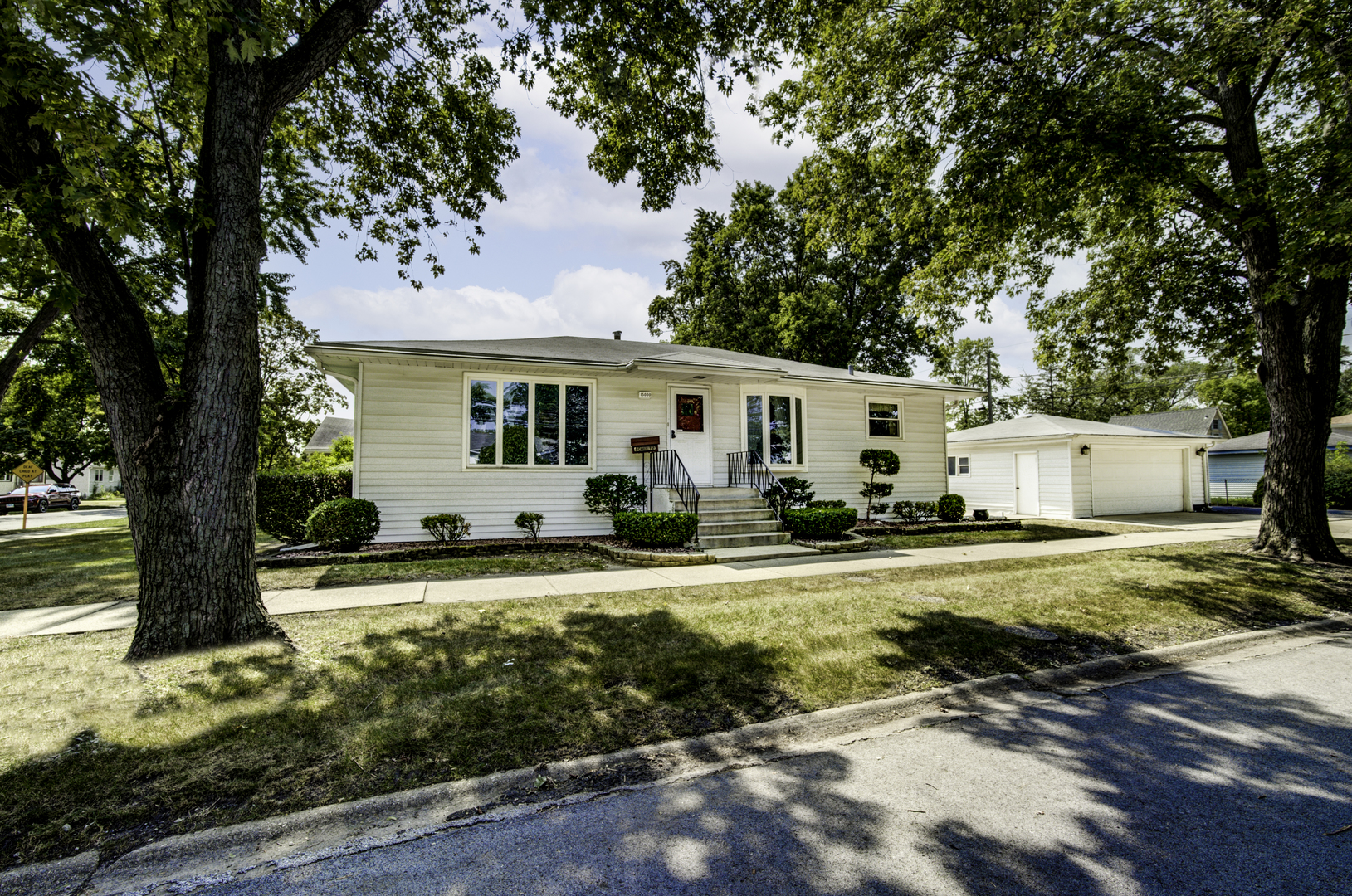 15000 Ridgeway Avenue Midlothian, IL 60445 - Photo 1 of 42 Gallery Image 1