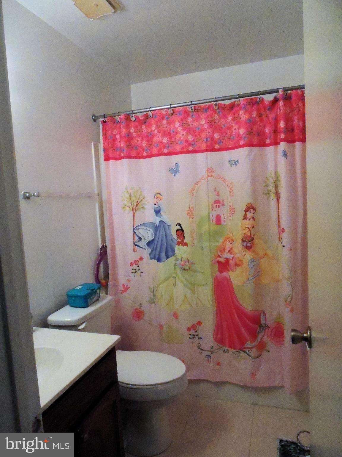 7706 Foxhall Road Clinton, MD 20735 - Photo 8 of 17 Bath