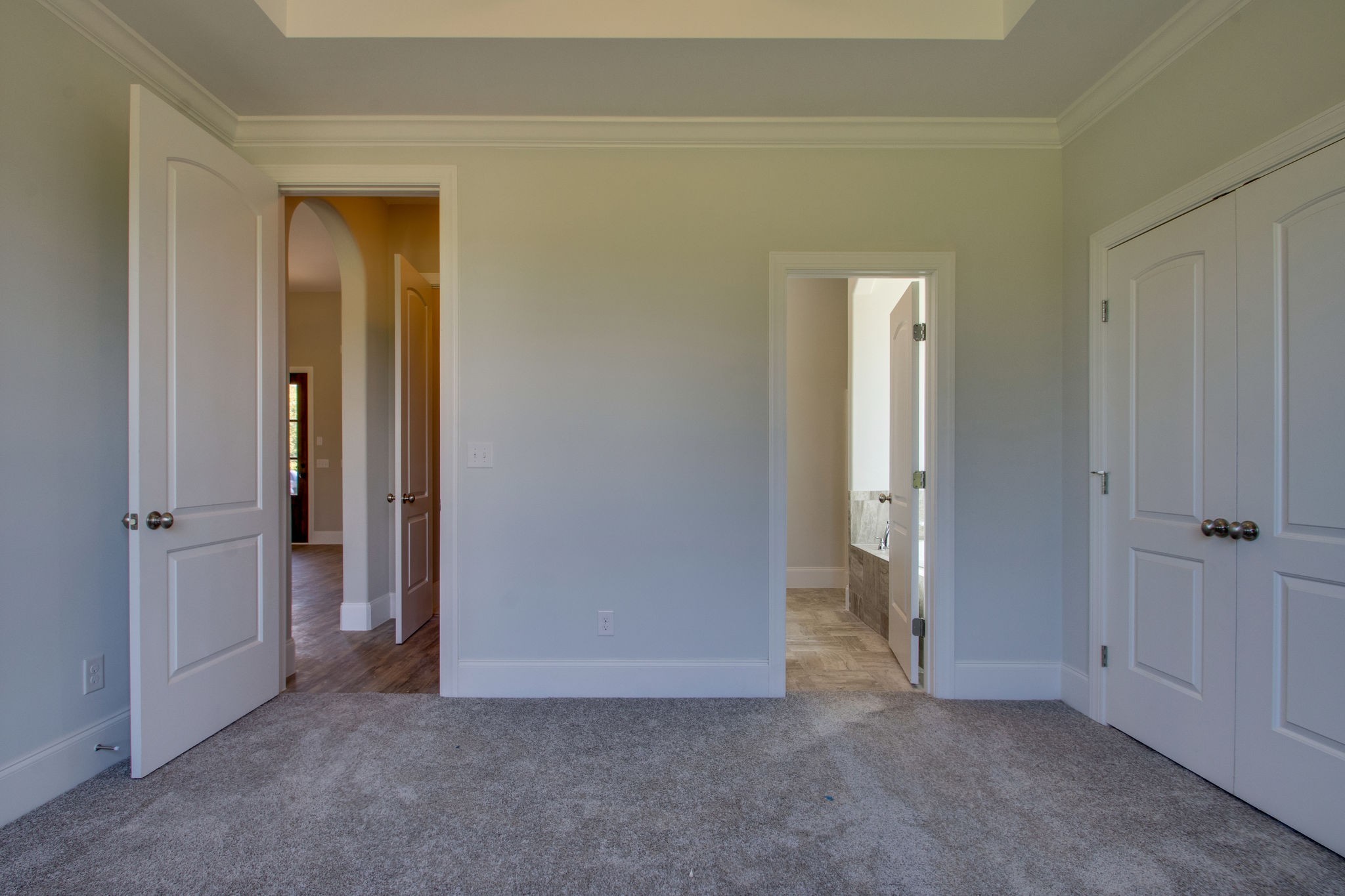 946 Hunters Lane Springfield, TN 37172 - Photo 11 of 24 a view of an empty room and closet area