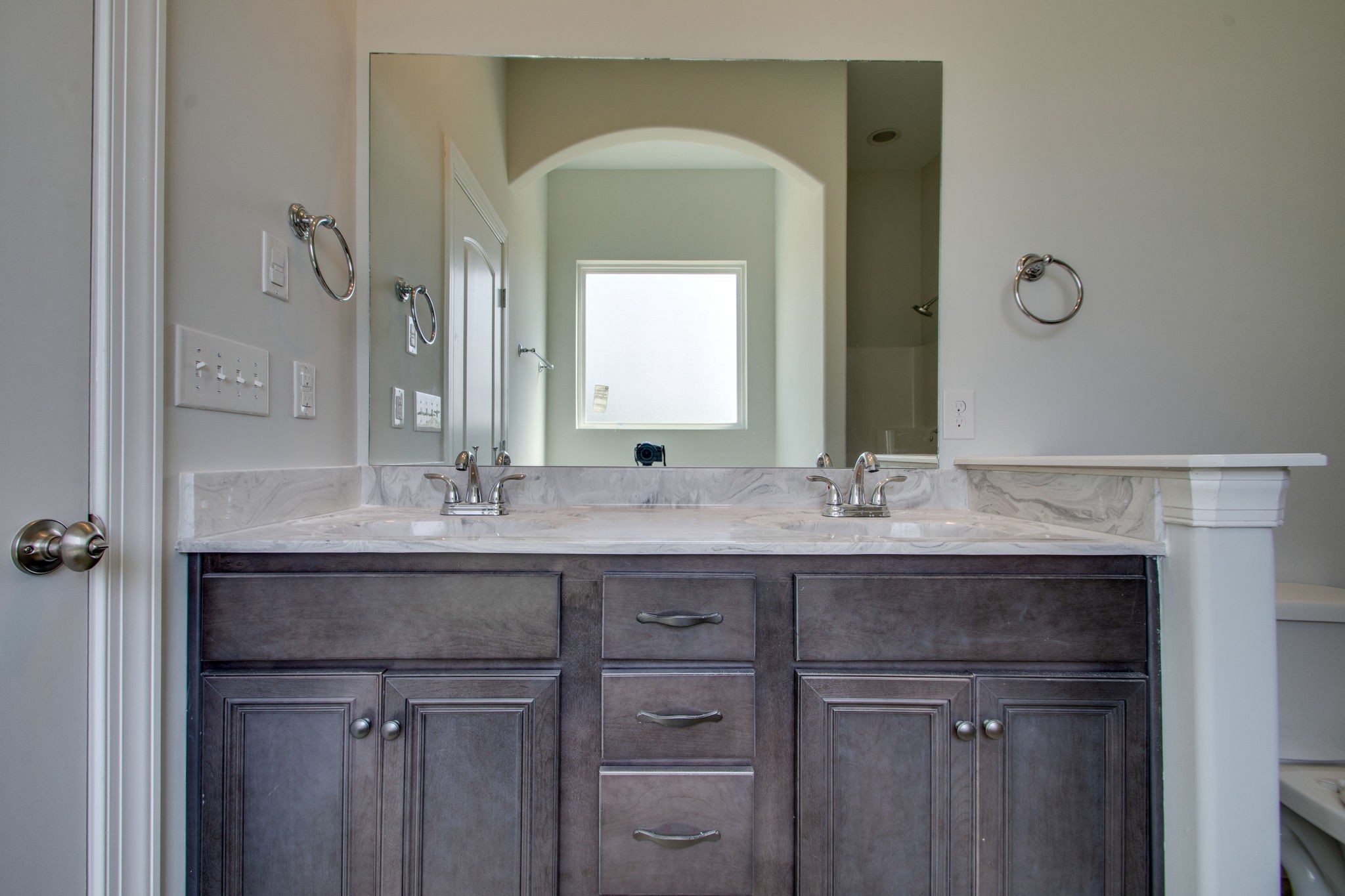 946 Hunters Lane Springfield, TN 37172 - Photo 13 of 24 a bathroom with a granite countertop sink and a mirror