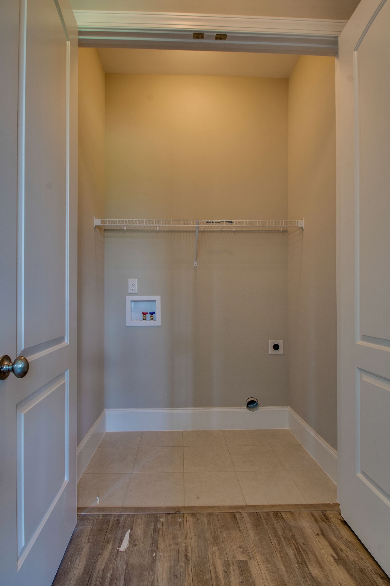 946 Hunters Lane Springfield, TN 37172 - Photo 9 of 24 a view of a small space