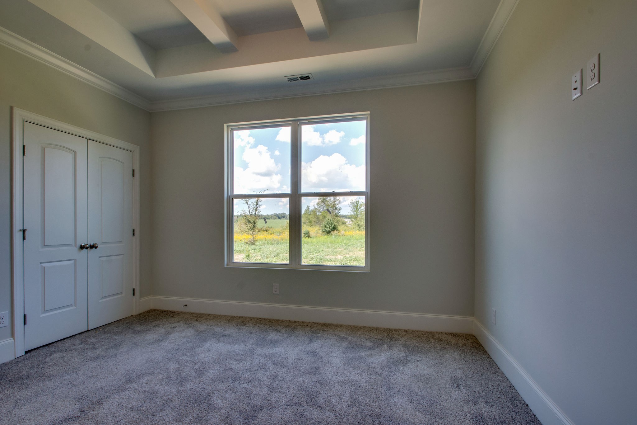 946 Hunters Lane Springfield, TN 37172 - Photo 10 of 24 an empty room with a window