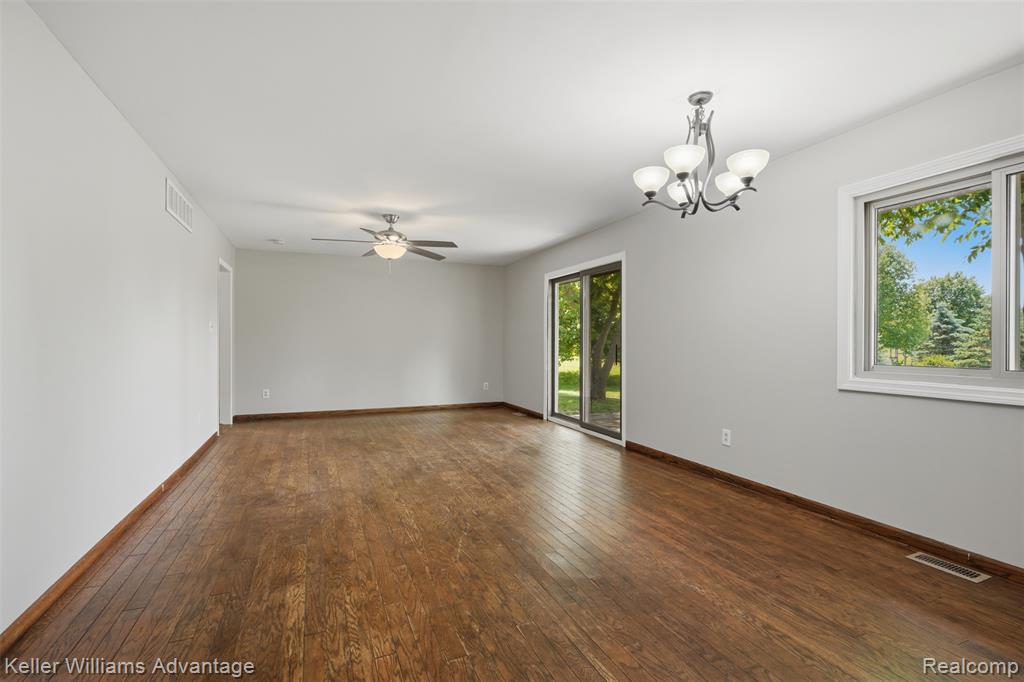48053 Harris Road Belleville, MI 48111 - Photo 10 of 37