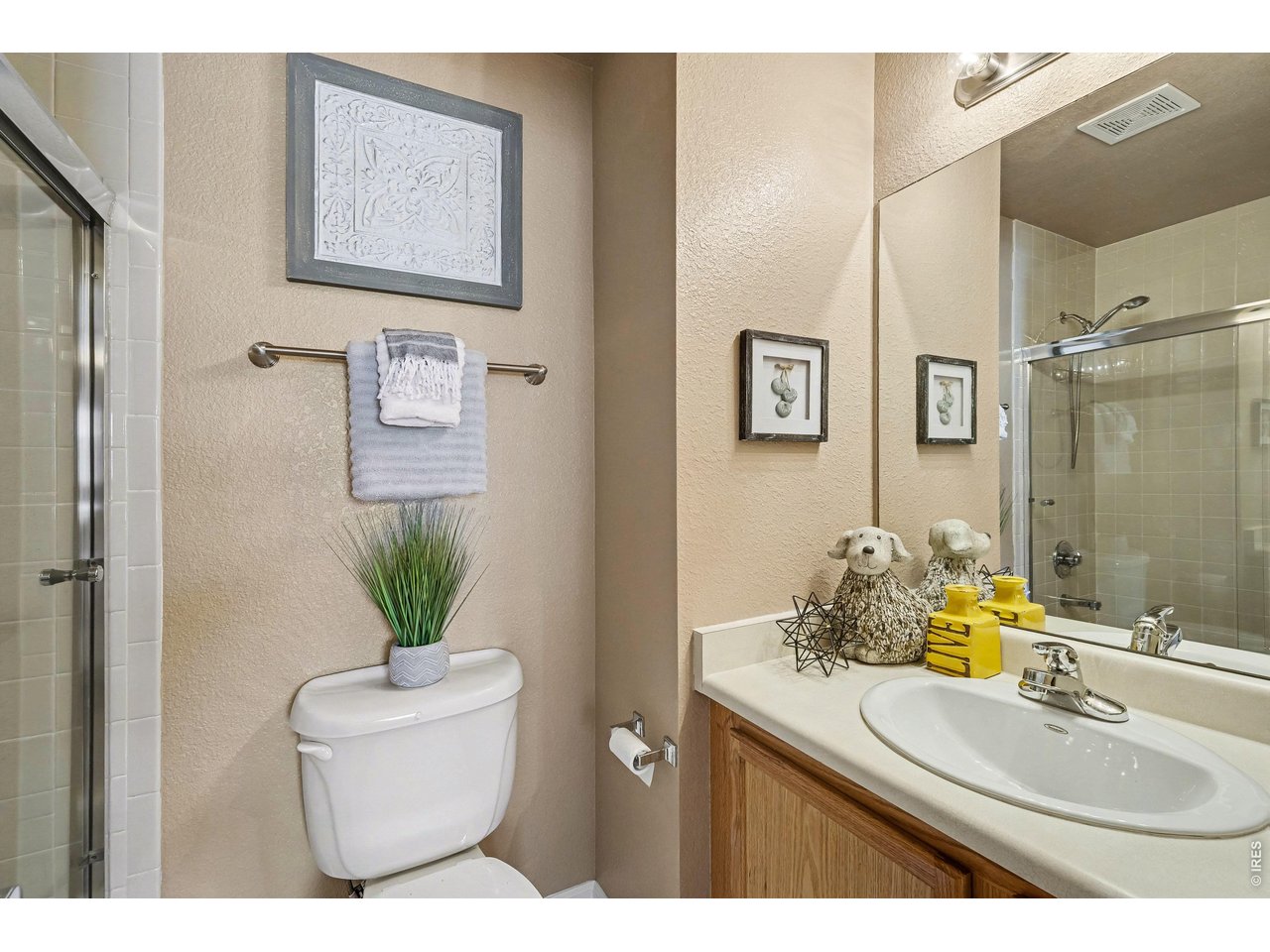 4204 Riley Drive Longmont, CO 80503 - Photo 17 of 27 2nd En-Suite Bedroom