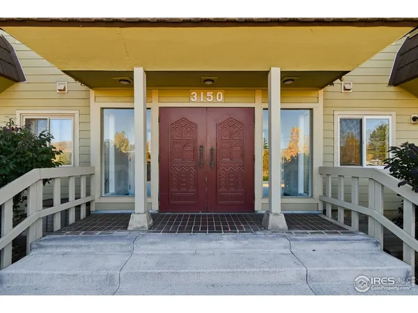 a view of a pathway of a building