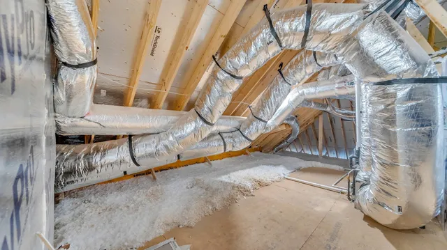 a view of a house with backyard and roof