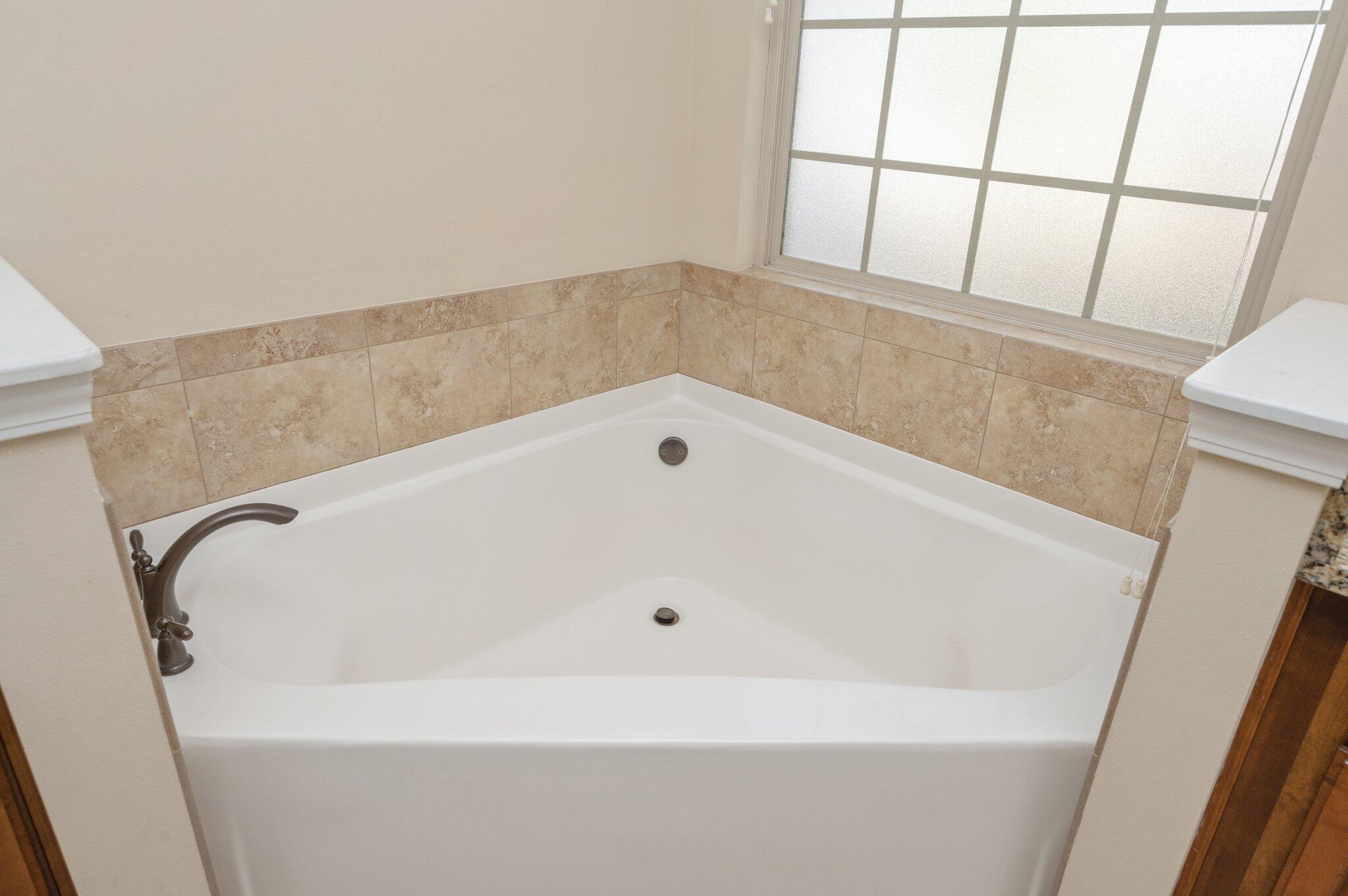 4434 Mirada Way Crestview, FL 32539 - Photo 12 of 42 a bathroom with a bathtub