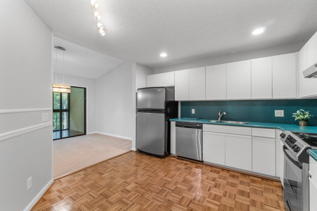 5630 Coach House Circle, Unit G Boca Raton, FL 33486 - Photo 14 of 31 GRANITE APPLIANCES