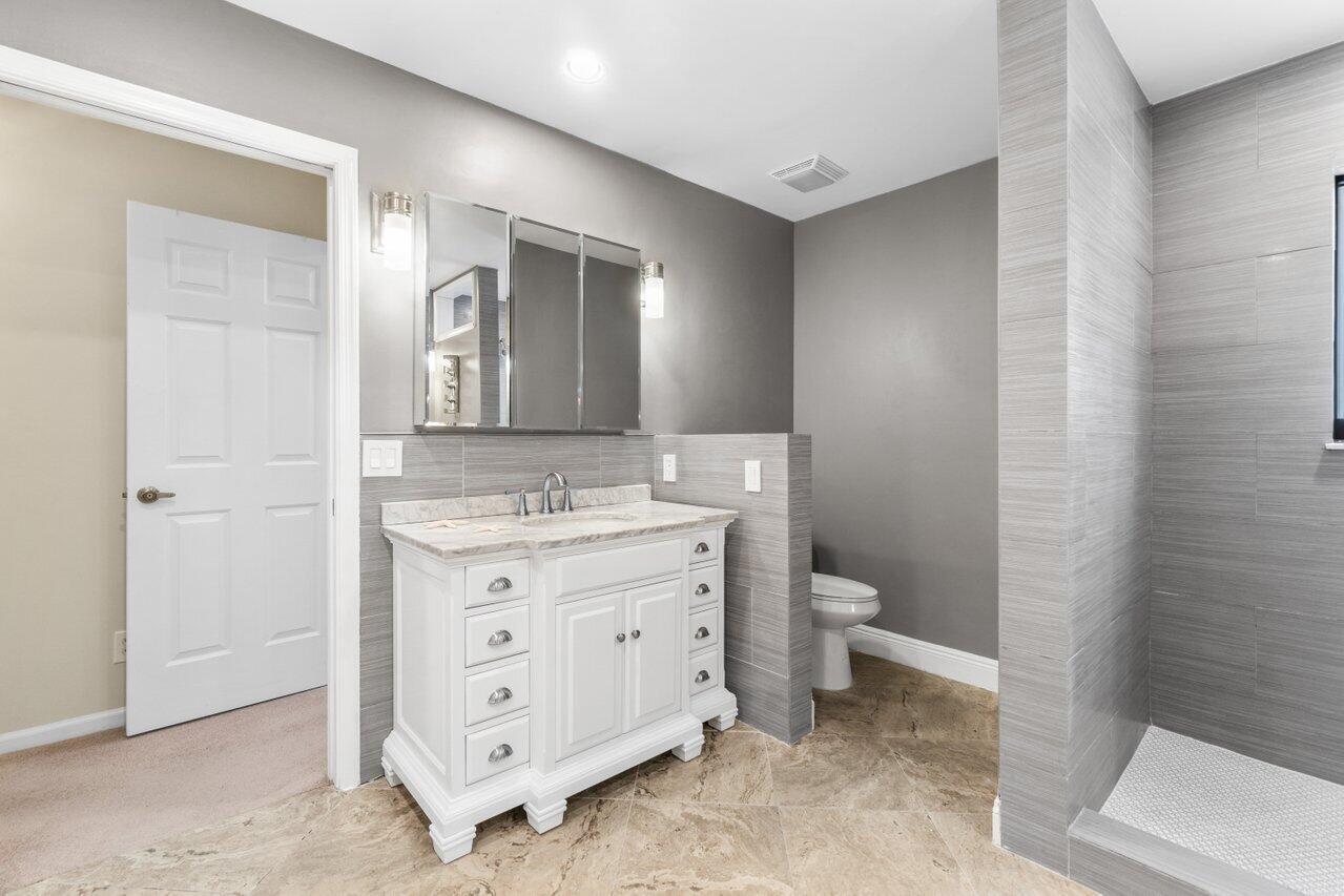 5630 Coach House Circle, Unit G Boca Raton, FL 33486 - Photo 20 of 31 DUAL SINK VANITIES