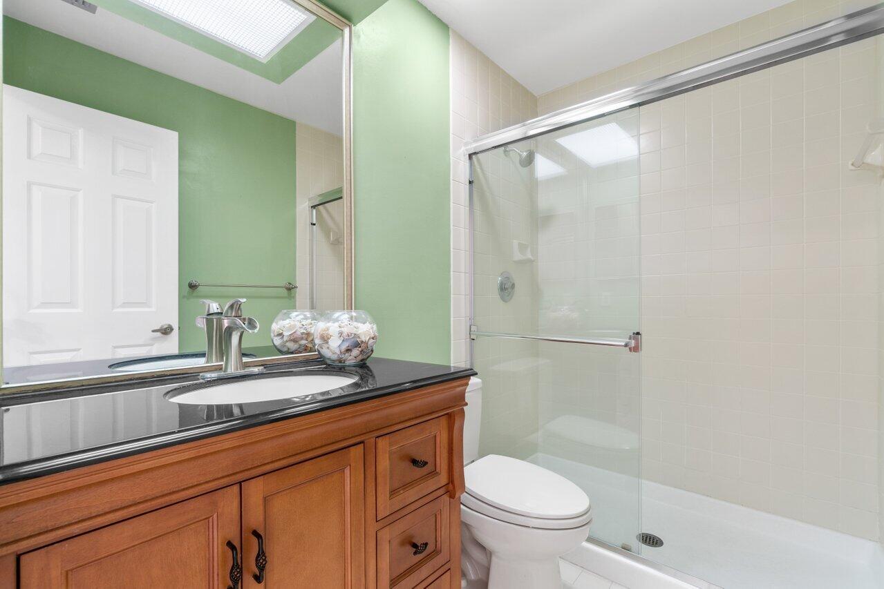 5630 Coach House Circle, Unit G Boca Raton, FL 33486 - Photo 23 of 31 UPDATED GUEST BATH