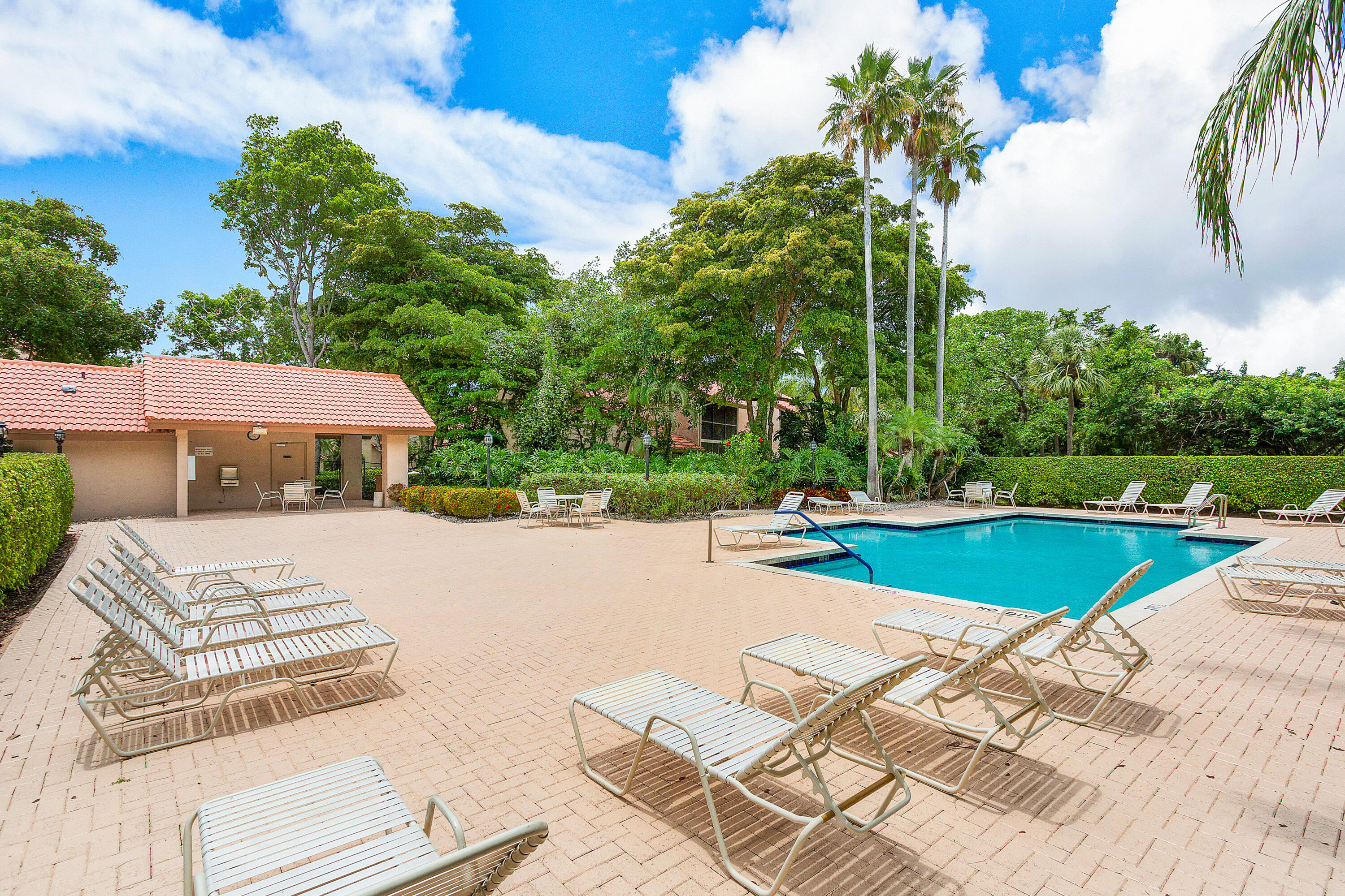 5630 Coach House Circle, Unit G Boca Raton, FL 33486 - Photo 28 of 31 COMMUNITY POOL