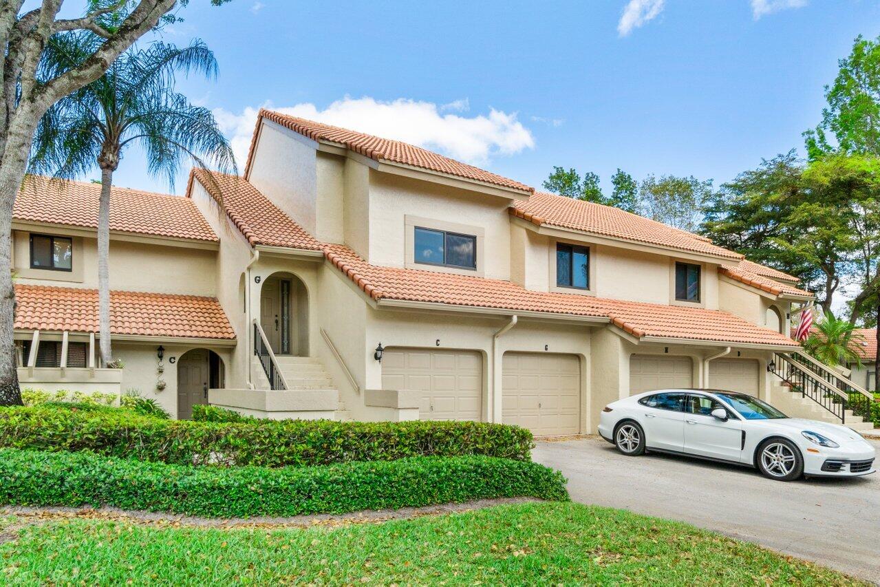 5630 Coach House Circle, Unit G Boca Raton, FL 33486 - Photo 3 of 31 LUSHLY LANDSCAPED GROUNDS