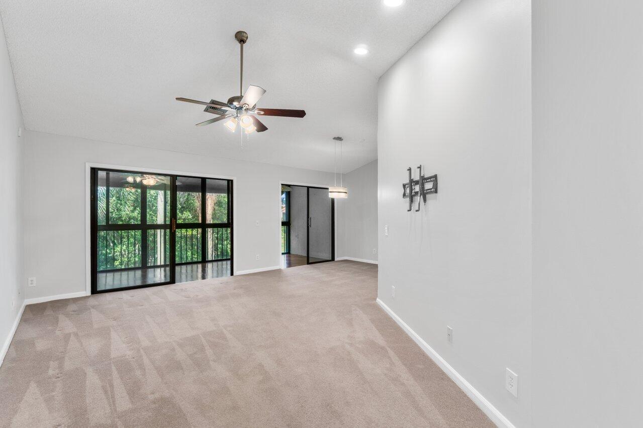 5630 Coach House Circle, Unit G Boca Raton, FL 33486 - Photo 10 of 31 LIVING ROOM