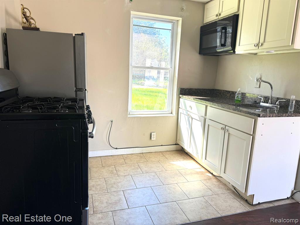 503 Lakeville Road Leonard, MI 48367 - Photo 3 of 5