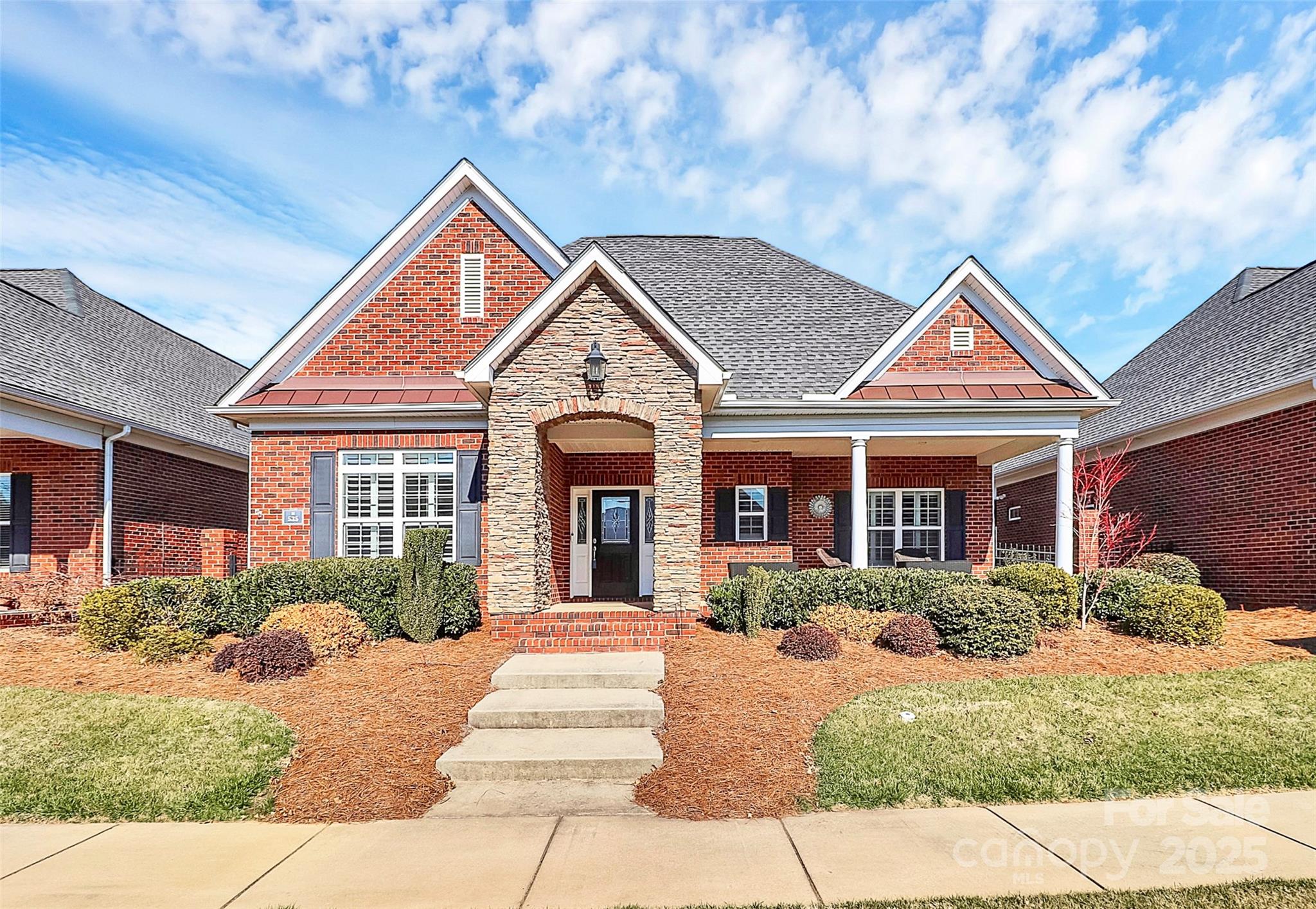 535 Chalmers Row Rock Hill, SC 29732 - Photo 1 of 38 a front view of a house with garden