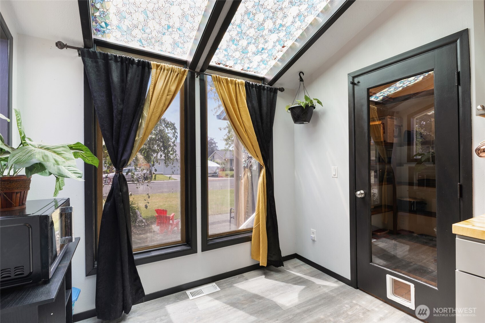 9307 Albert Way Southeast Moses Lake, WA 98837 - Photo 19 of 40 a view of an entryway