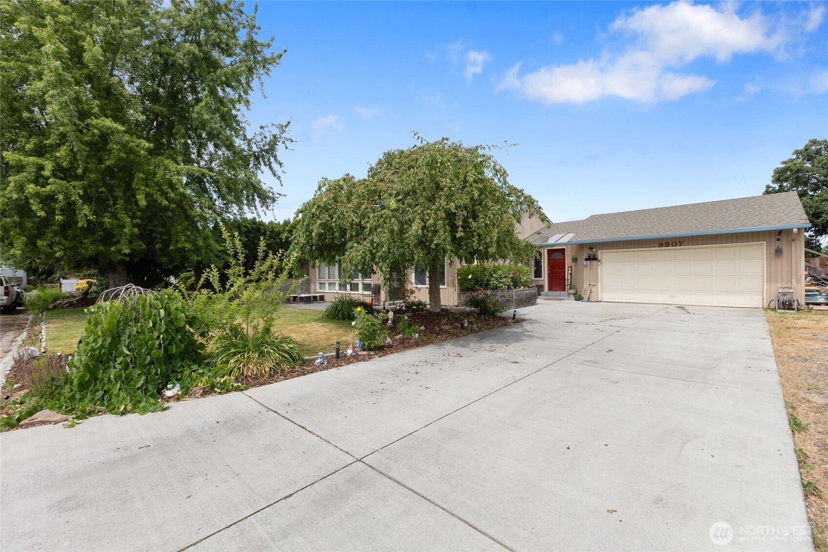 9307 Albert Way Southeast Moses Lake, WA 98837 - Photo 3 of 40