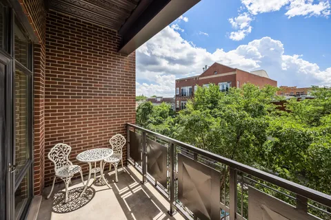 $675,000 | 2326 West Giddings Street, Unit 302, Chicago, IL 60625