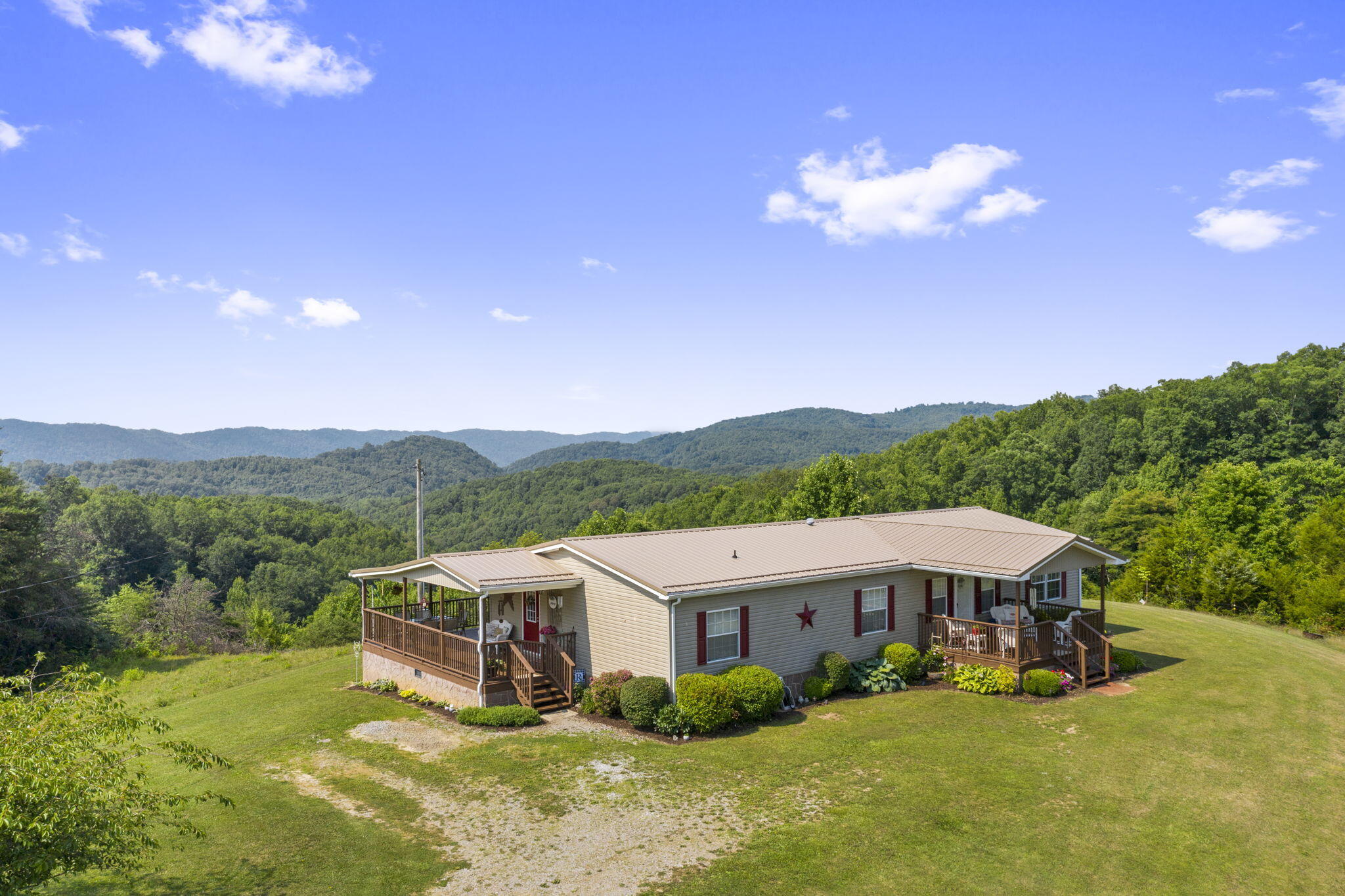 577 Klondike Road Duffield, VA 24244 - Photo 1 of 26 1-web-or-mls-DJI_0825