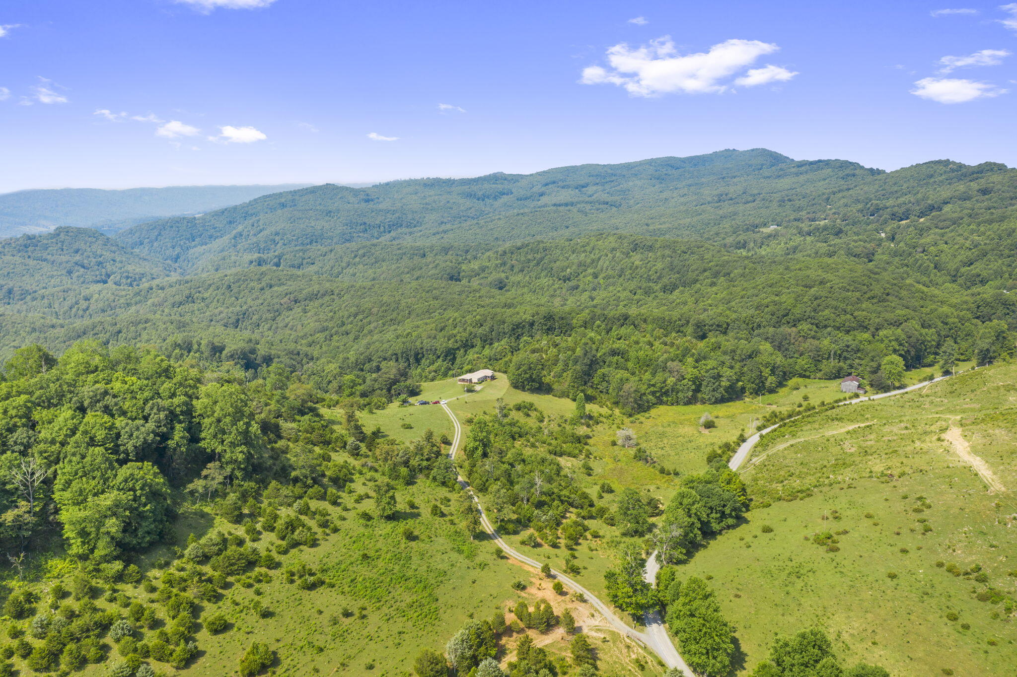 577 Klondike Road Duffield, VA 24244 - Photo 5 of 26 5-web-or-mls-DJI_0846