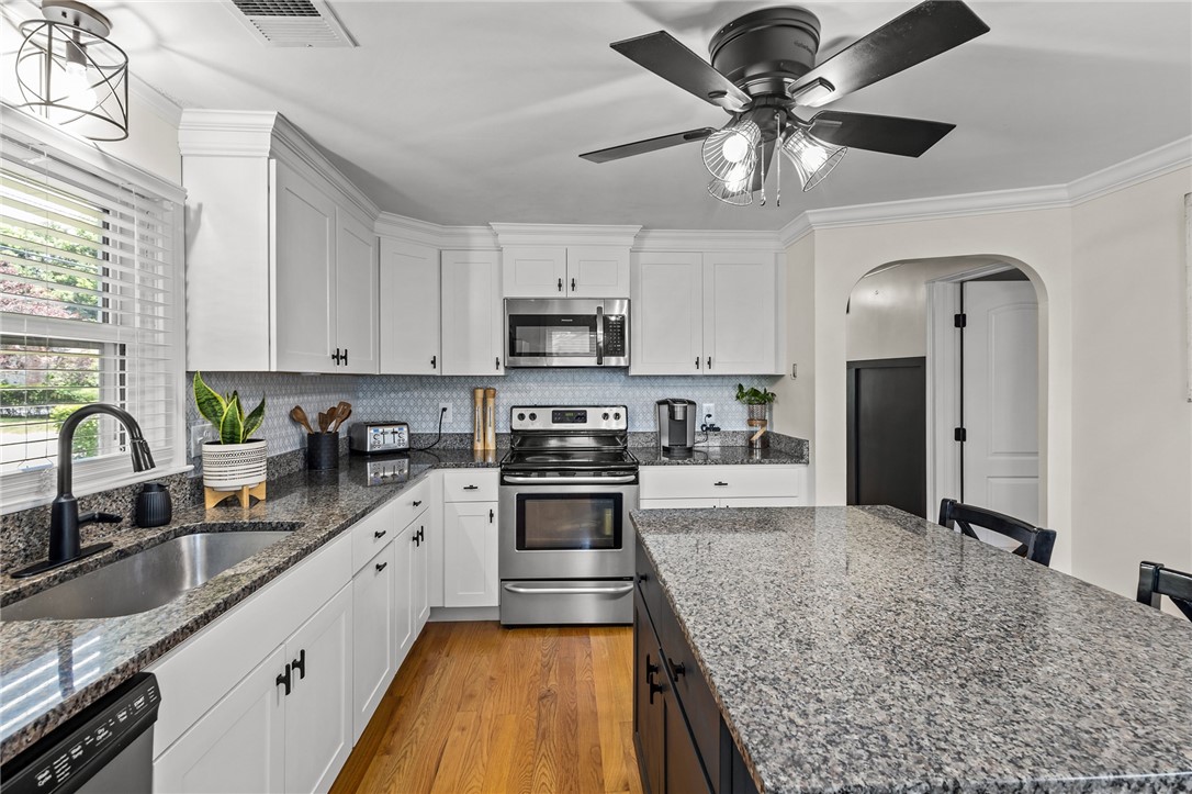 33 Fairhaven Road Cumberland, RI 02864 - Photo 11 of 36 Kitchen