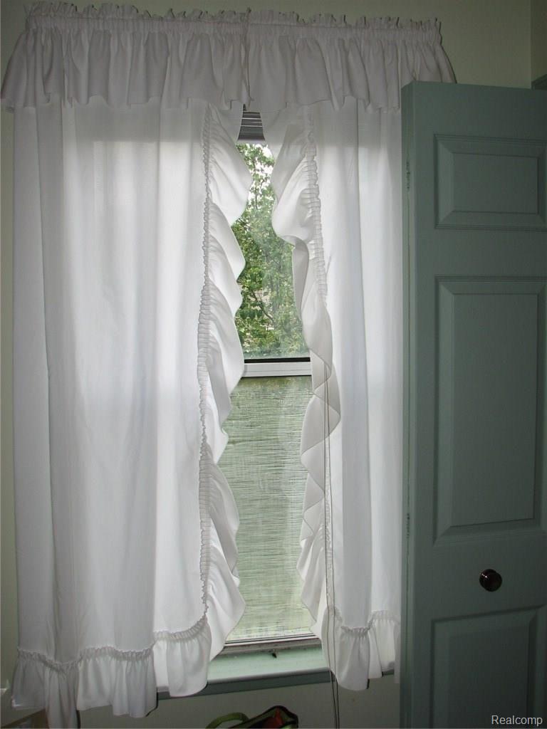 823 Hadley Road Rochester, MI 48307 - Photo 36 of 53 IMG_3058.JPG