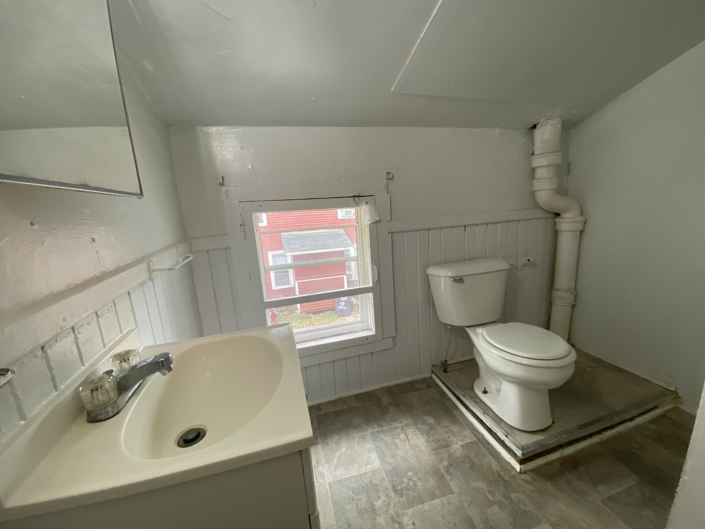 515 Locust Street Kalamazoo, MI 49007 - Photo 12 of 13 Photo Sep 23 2024, 1 55 55 PM