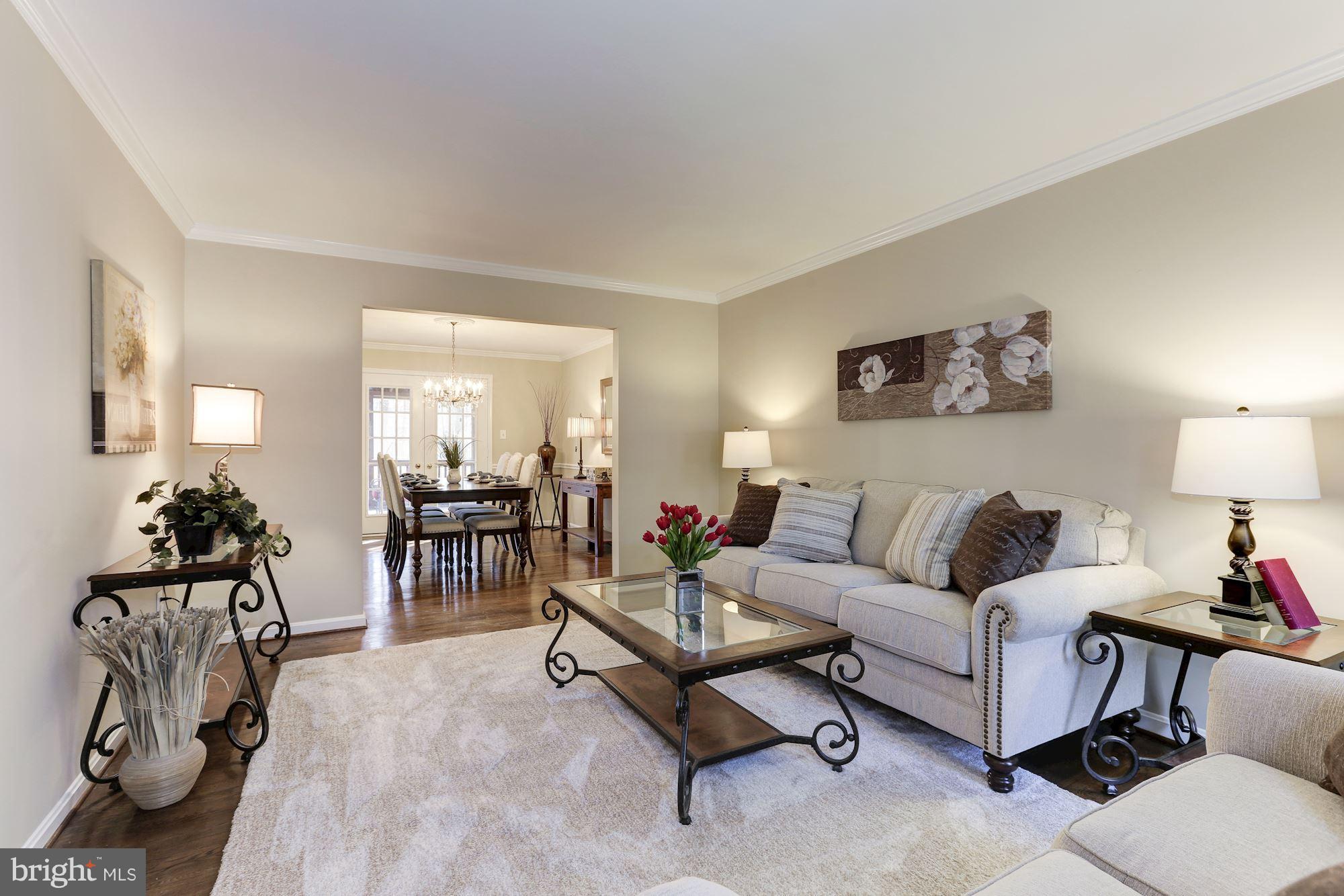 12304 Cannonball Road Fairfax, VA 22030 - Photo 4 of 30 Living Room