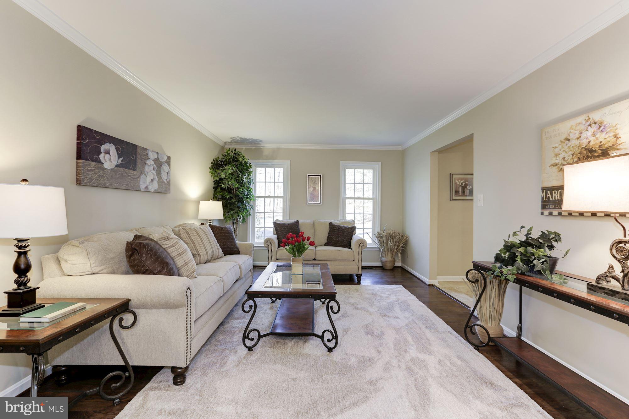 12304 Cannonball Road Fairfax, VA 22030 - Photo 6 of 30 Living Room