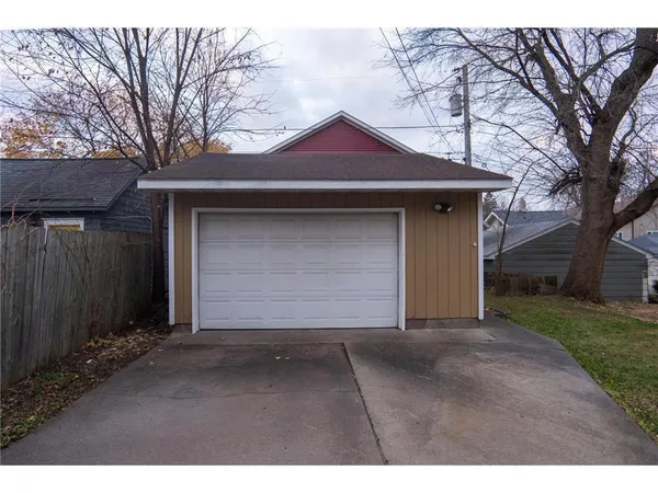 $2,000 | 38 Winona Street West, St. Paul, MN 55107