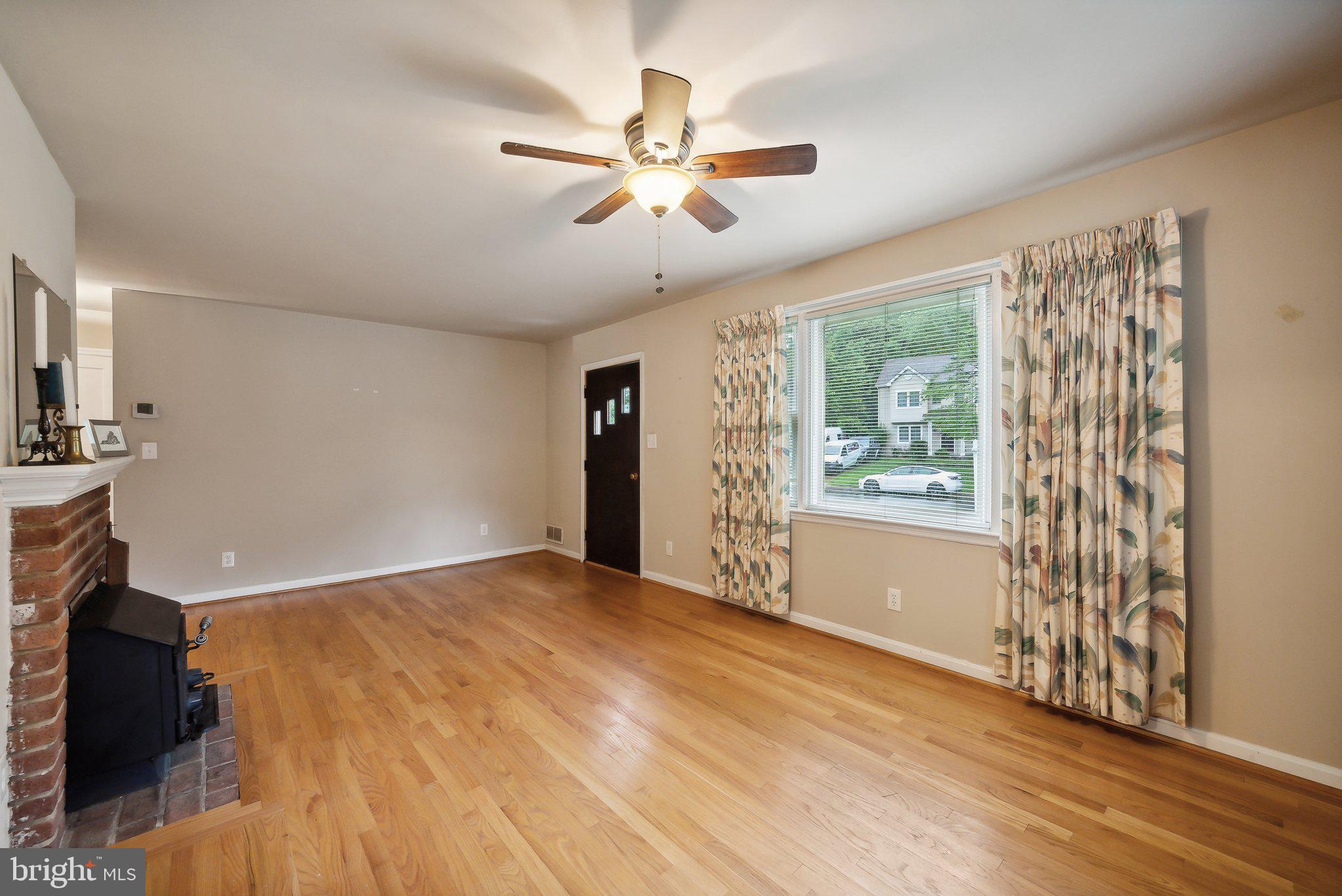 6661 Barrett Road Falls Church, VA 22042 - Photo 5 of 25 Living Room - beautiful hardwood floors ...