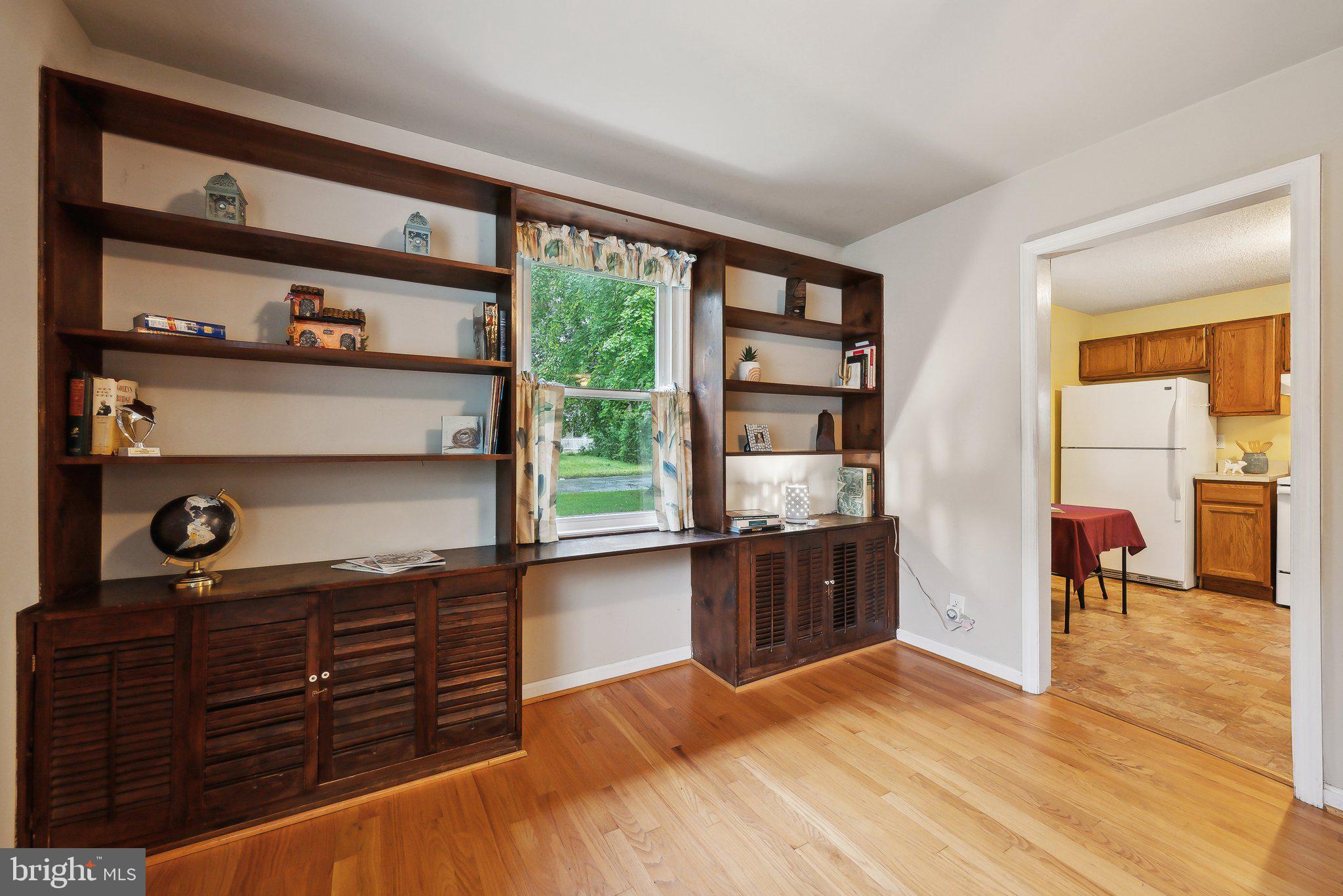 6661 Barrett Road Falls Church, VA 22042 - Photo 7 of 25 Living Room flows to the ...