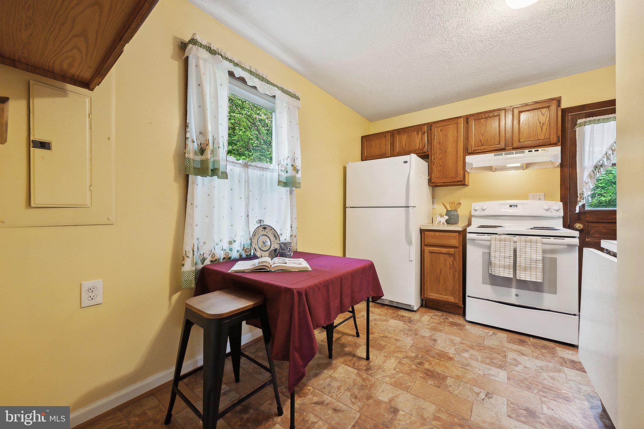 6661 Barrett Road Falls Church, VA 22042 - Photo 9 of 25 Gallery Image 9