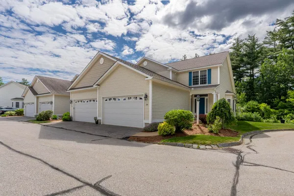 $600,000 | 34 Mammoth Road, Unit 25, Hooksett, NH 03106