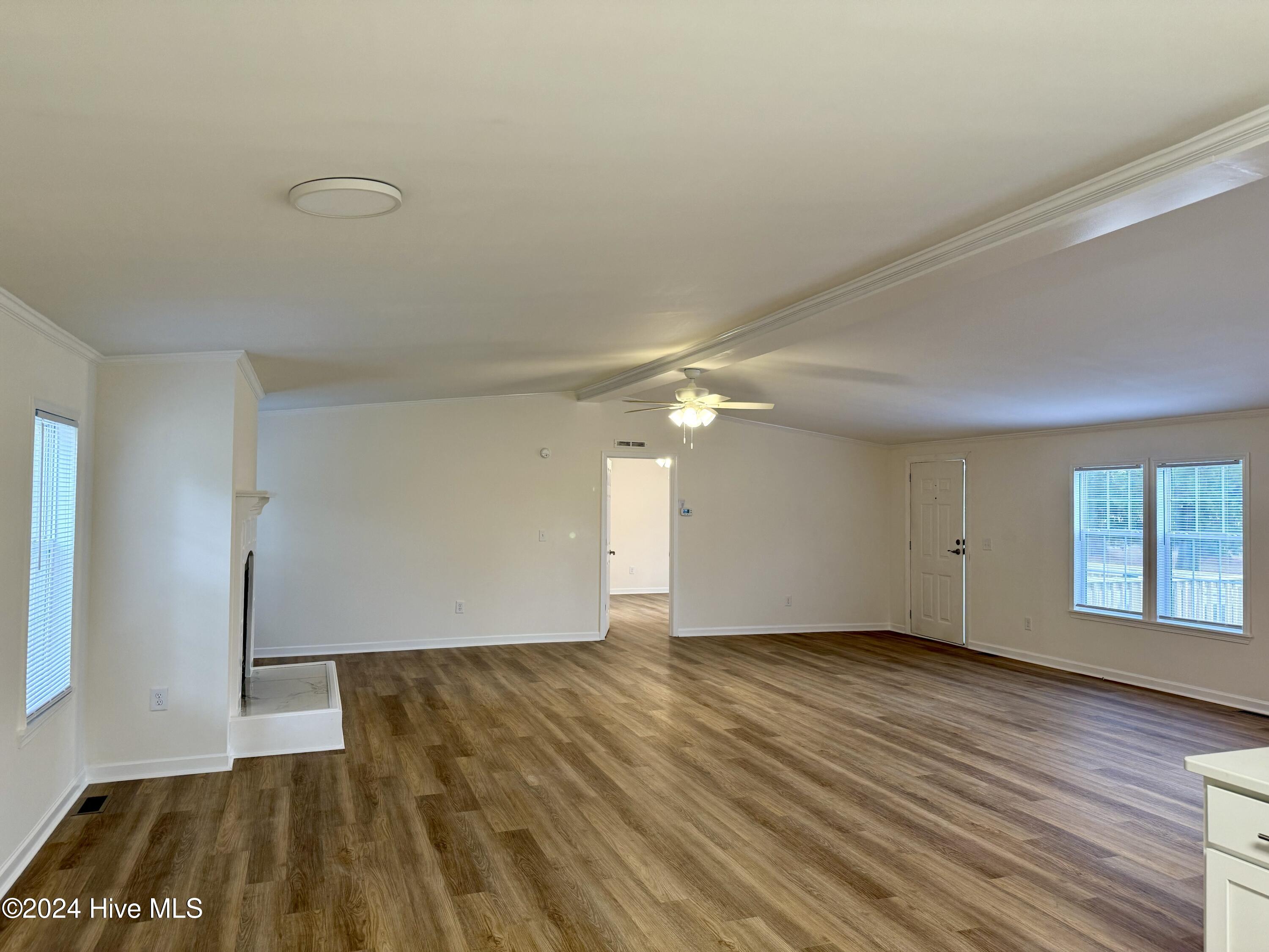 930 Willis Neck Road Vanceboro, NC 28586 - Photo 12 of 28 Livingroom