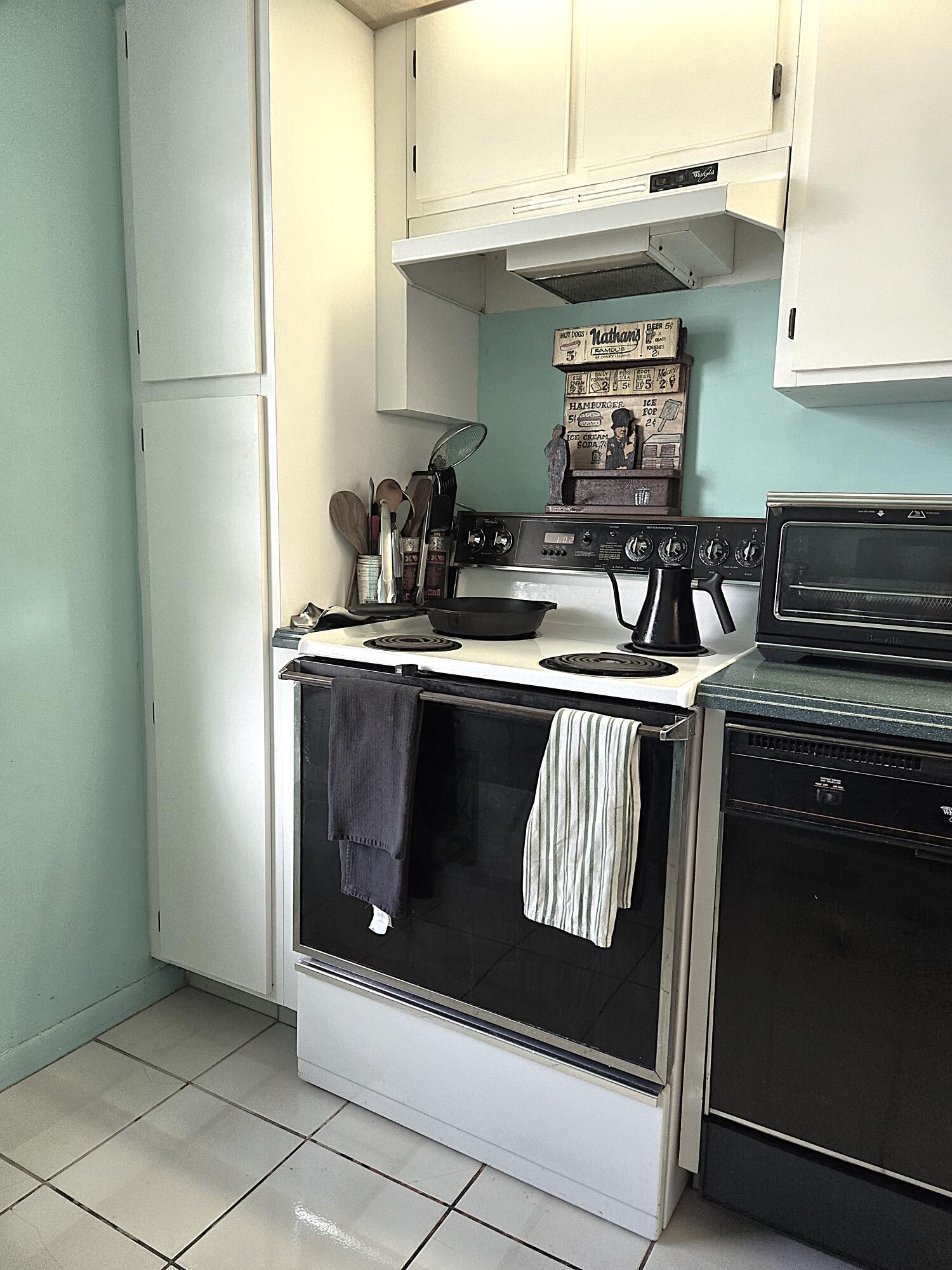 8166 Springtree Road, Unit A Boca Raton, FL 33496 - Photo 7 of 37 kitchen