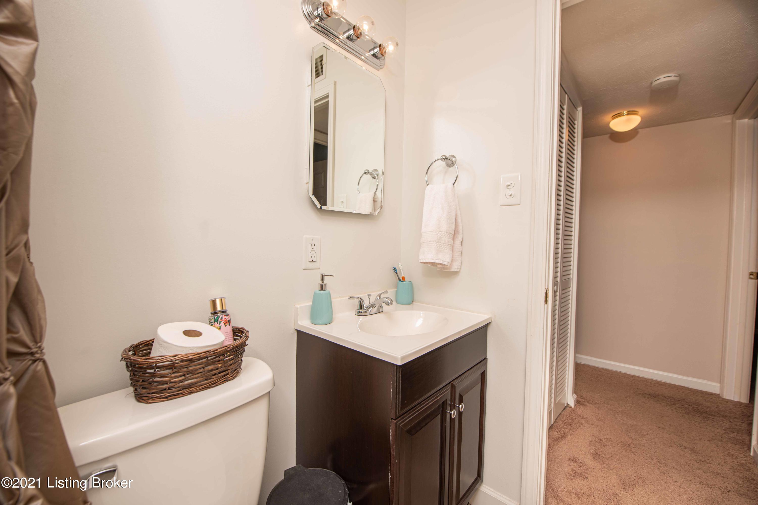 152 Beechland Road Louisville, KY 40229 - Photo 16 of 30 DSC_2252