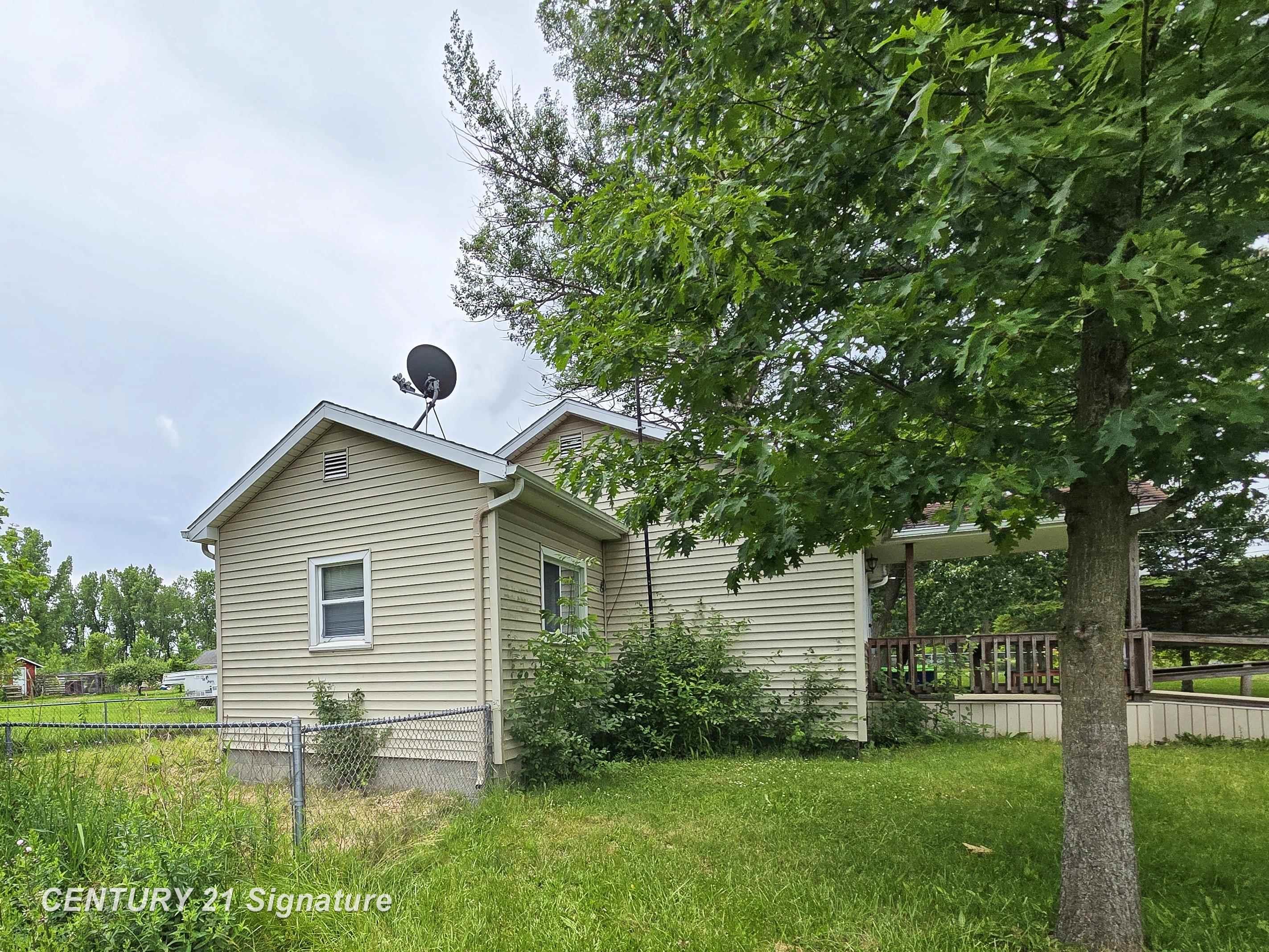 1677 Huntington Road Saginaw, MI 48601 - Photo 6 of 25 50145824-038c1a12-1985-4bd3-83ec-2d1d8d5fab46.JPG