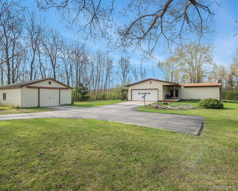 11093 Linden Road Fenton, MI 48430 - Photo 1 of 36