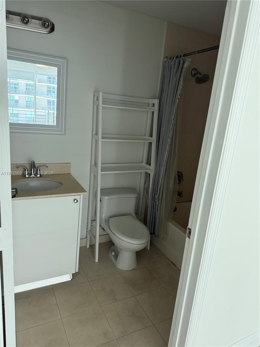 60 Southwest 13th Street, Unit 1806 Miami, FL 33130 - Photo 9 of 10 full bathroom upstairs
