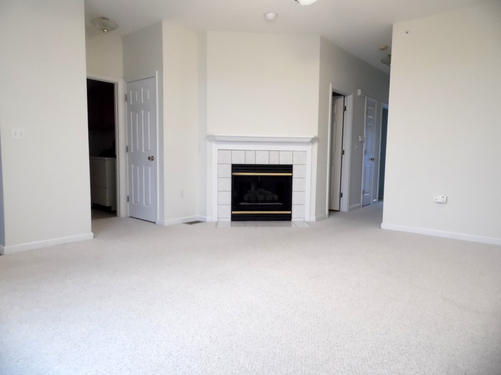 29 Castle Hills Road, Unit F Agawam, MA 01001 - Photo 2 of 9 Gallery Image 2