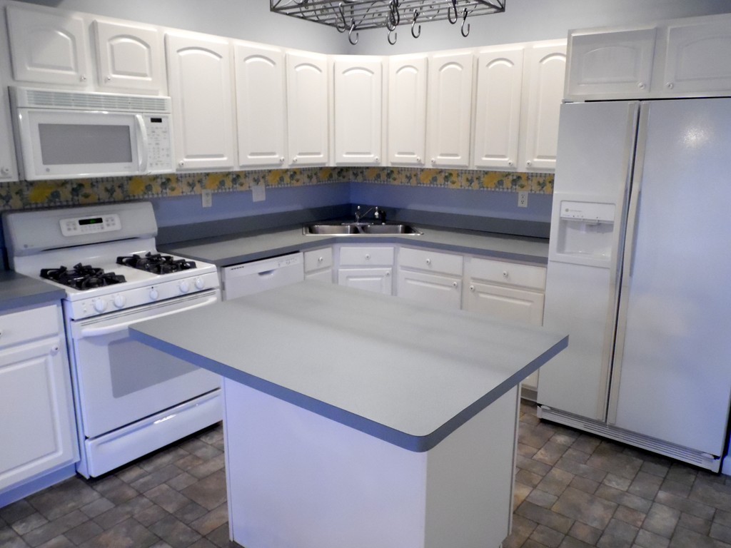 29 Castle Hills Road, Unit F Agawam, MA 01001 - Photo 4 of 9 Gallery Image 4
